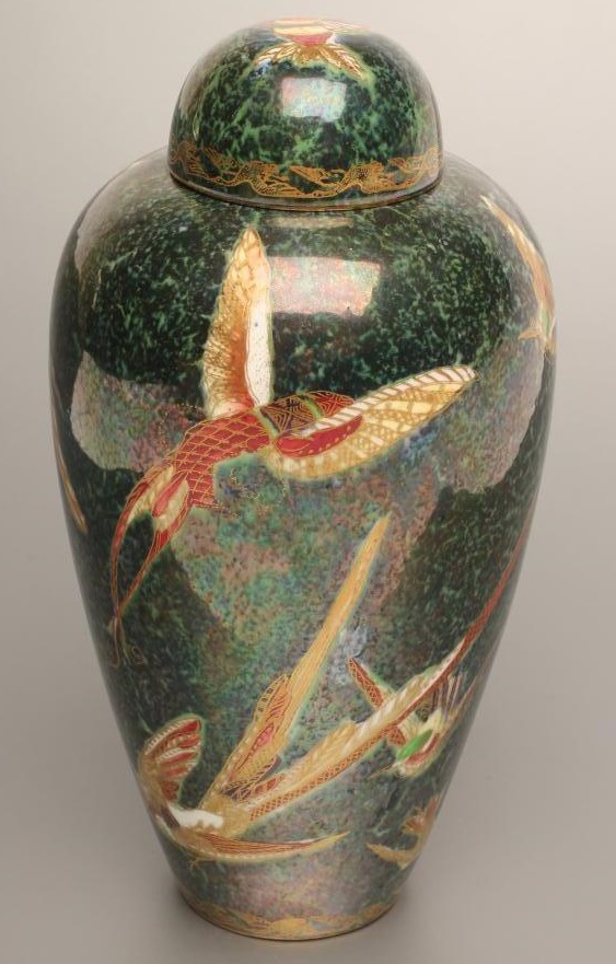 A WEDGWOOD CHINA "FLYING HUMMINGBIRD" LUSTRE MALFRY POT AND COVER Image