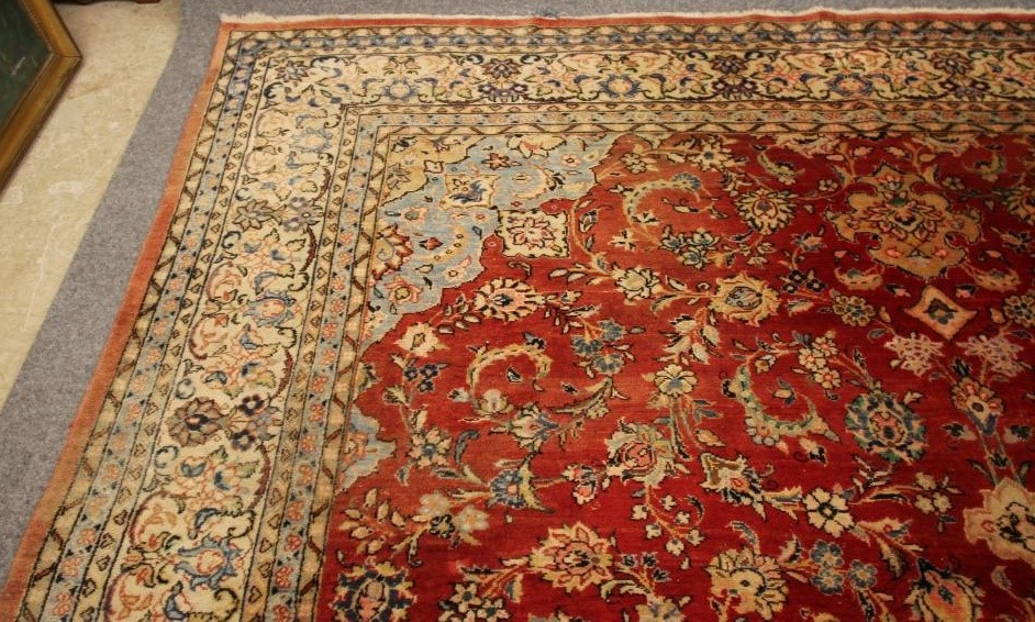 A PERSIAN MAHAL CARPET Image