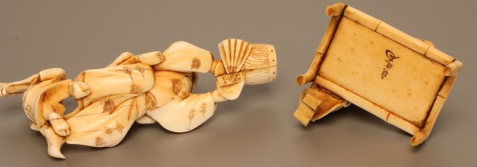TWO JAPANESE SMALL IVORY CARVED FIGURE GROUPS Image