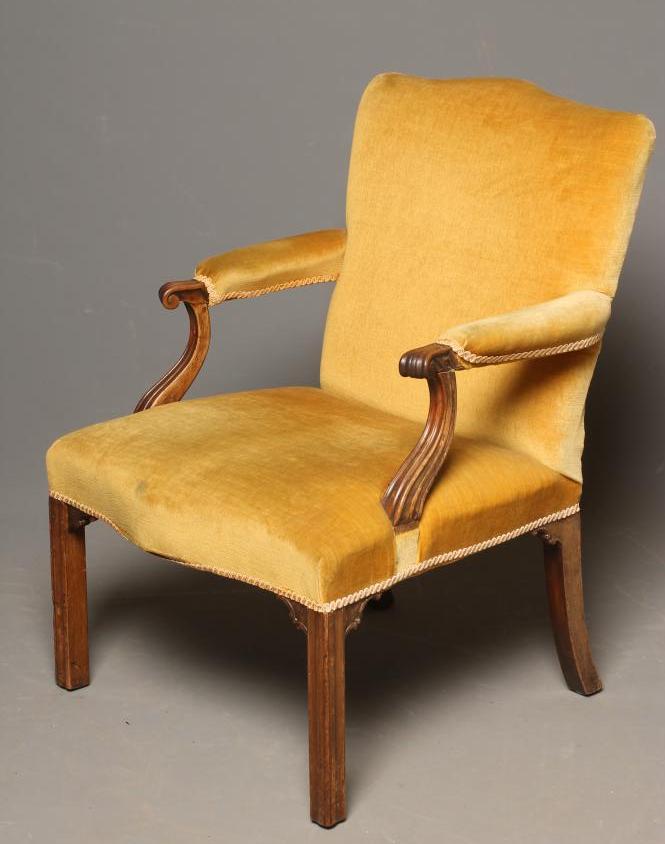 A GEORGIAN DESIGN MAHOGANY FRAMED LIBRARY CHAIR Image