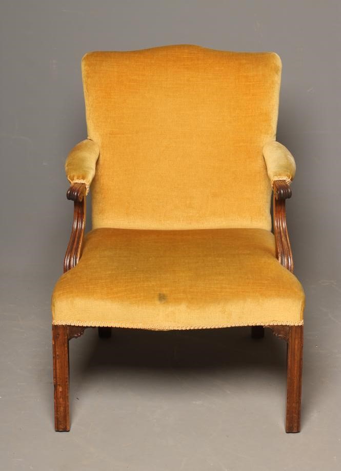 A GEORGIAN DESIGN MAHOGANY FRAMED LIBRARY CHAIR Image