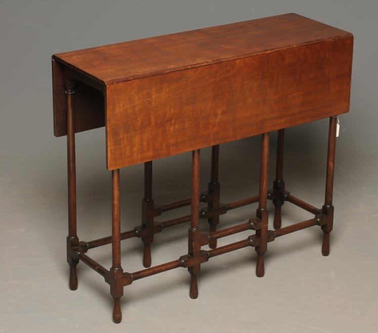 A GEORGIAN DESIGN MAHOGANY SPIDER LEG TABLE Image