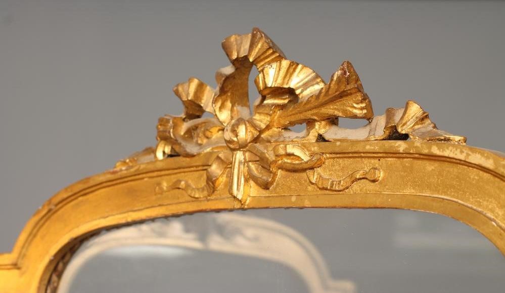 A VICTORIAN GILT GESSO THREE FOLD ROOM SCREEN Image