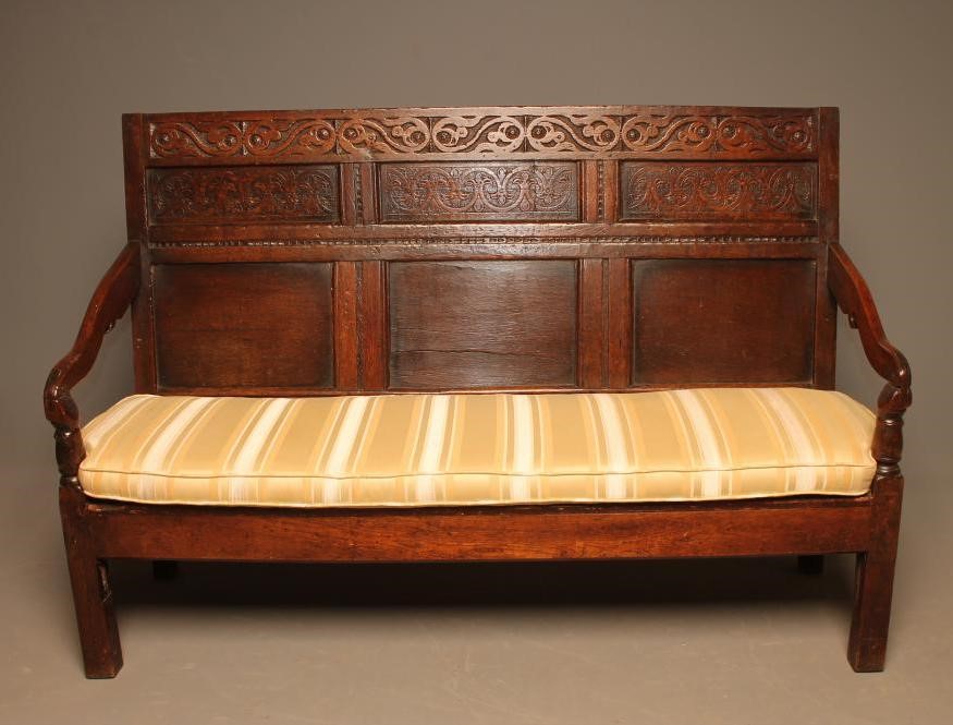 AN OAK SETTLE Image
