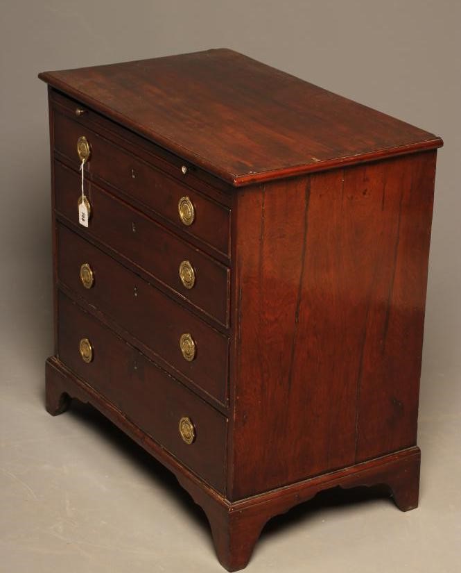 A GEORGIAN MAHOGANY SMALL CHEST Image