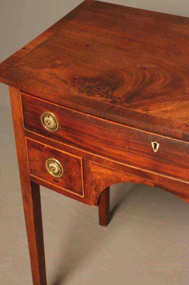 A GEORGIAN MAHOGANY DRESSING TABLE Image