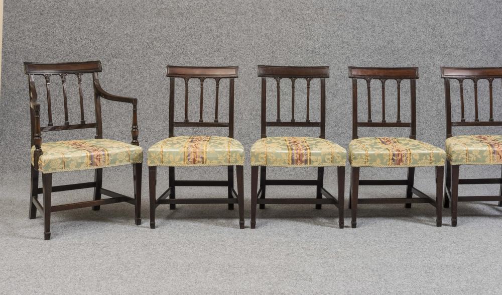 A SET OF SIX GEORGIAN MAHOGANY DINING CHAIRS Image