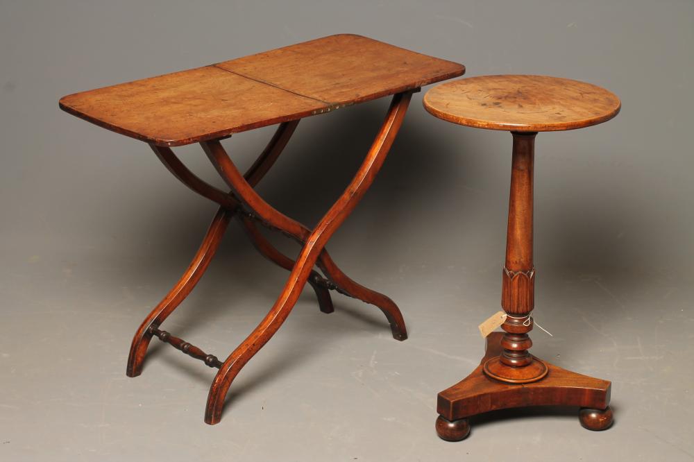 AN EARLY VICTORIAN MAHOGANY WINE TABLE Image