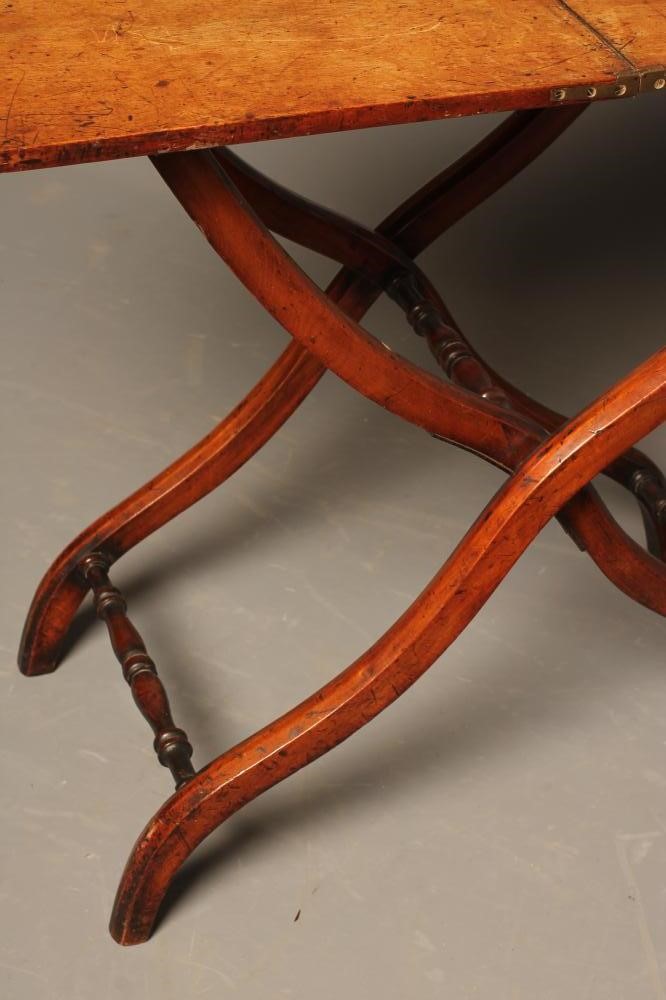 AN EARLY VICTORIAN MAHOGANY WINE TABLE Image