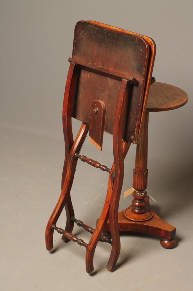 AN EARLY VICTORIAN MAHOGANY WINE TABLE Image