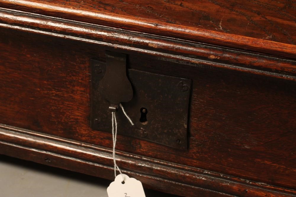 A GEORGIAN OAK BOX DESK Image