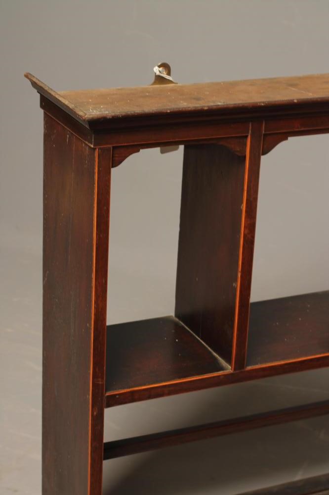 A GEORGIAN MAHOGANY KETTLE STAND Image