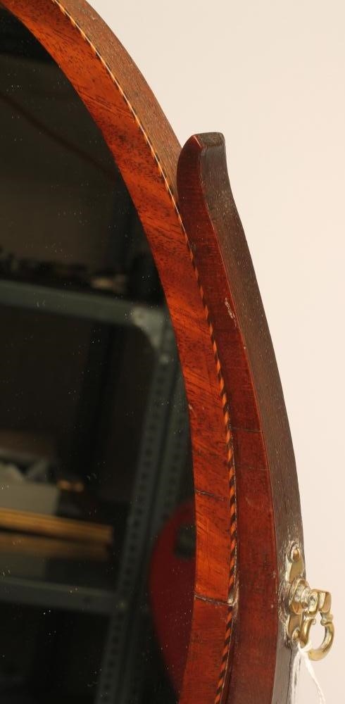 A GEORGIAN MAHOGANY TOILET MIRROR Image