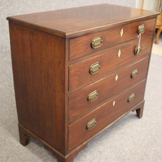 A GEORGIAN MAHOGANY SMALL CHEST Image