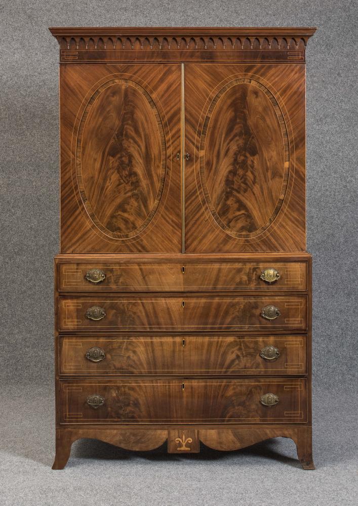 A GEORGIAN MAHOGANY LINEN PRESS Image