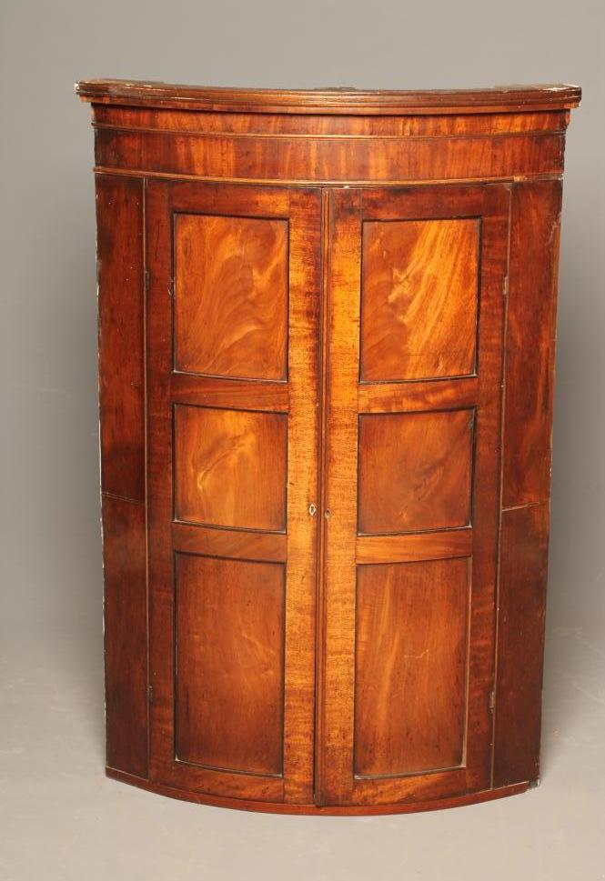 A GEORGIAN MAHOGANY CORNER CUPBOARD Image