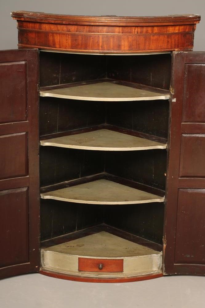 A GEORGIAN MAHOGANY CORNER CUPBOARD Image
