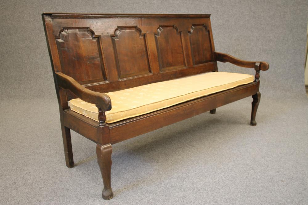 A GEORGIAN OAK SETTLE Image