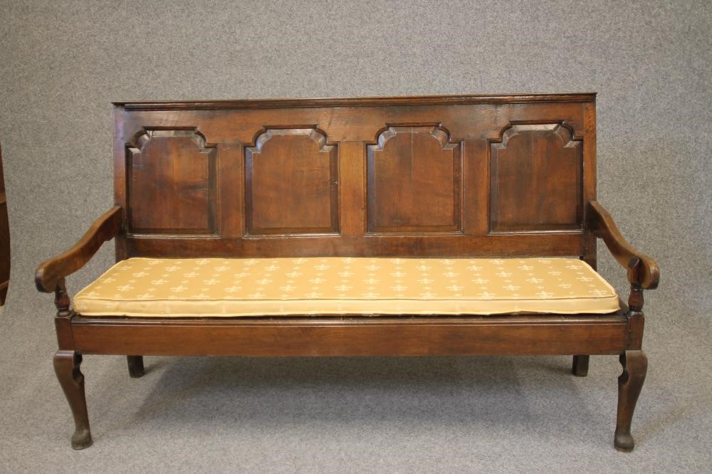 A GEORGIAN OAK SETTLE Image