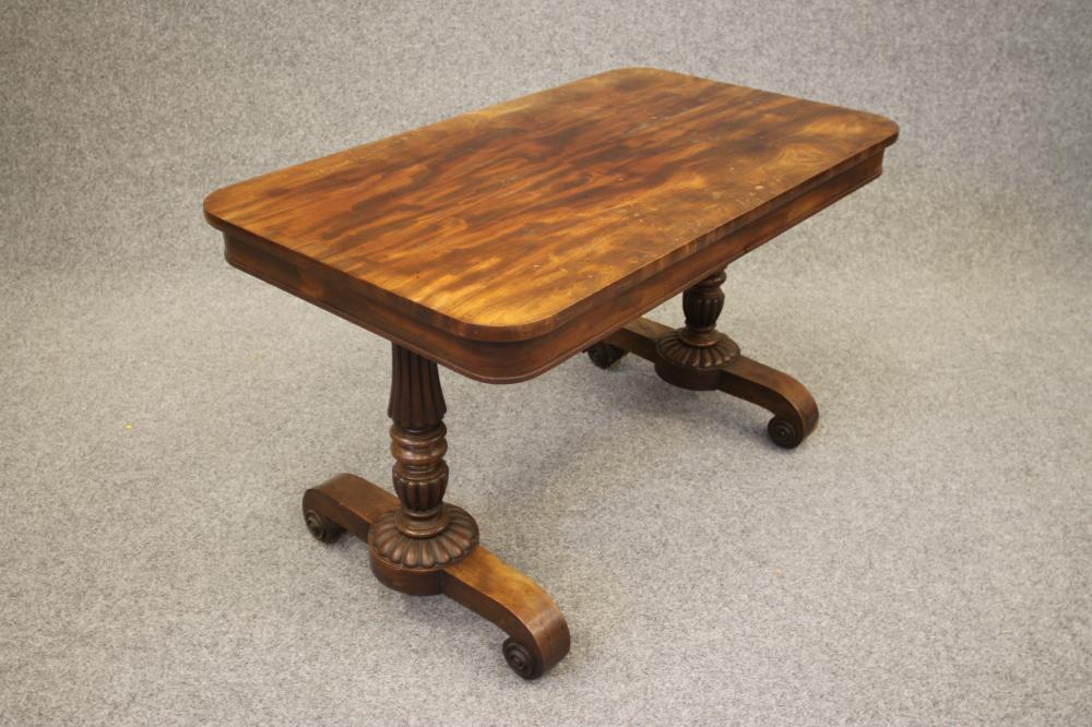 A REGENCY MAHOGANY LIBRARY TABLE of rounded oblong form Image