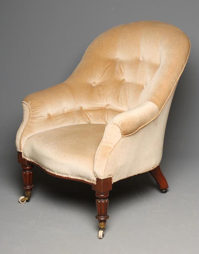A VICTORIAN MAHOGANY FRAMED ARMCHAIR Image
