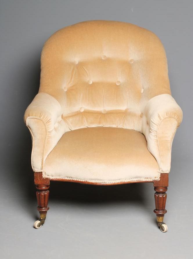 A VICTORIAN MAHOGANY FRAMED ARMCHAIR Image