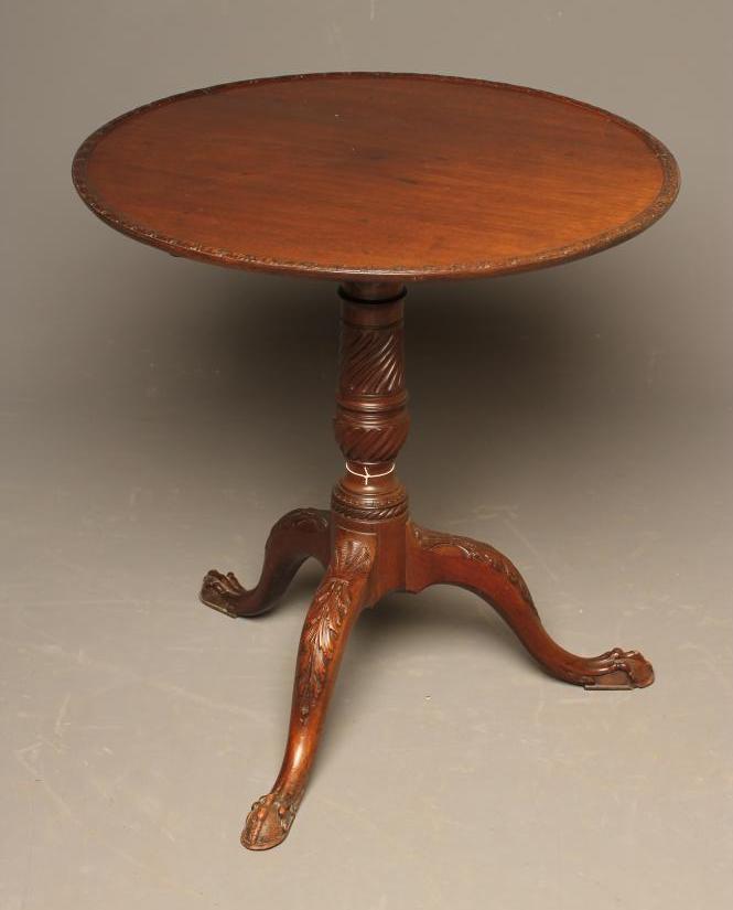 A MAHOGANY TRIPOD TABLE of Georgian design Image