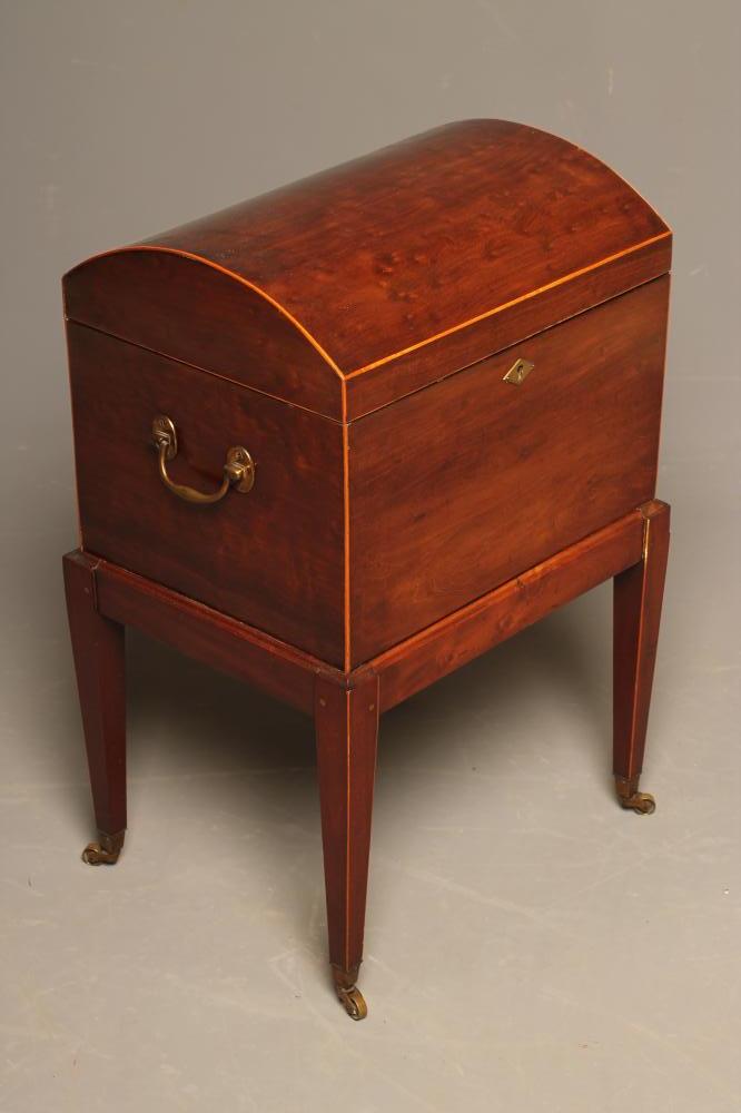 A GEORGIAN PLUM PUDDING MAHOGANY CELLARETTE Image