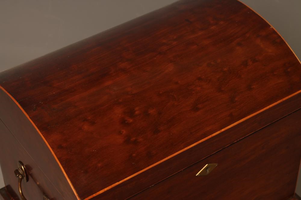 A GEORGIAN PLUM PUDDING MAHOGANY CELLARETTE Image