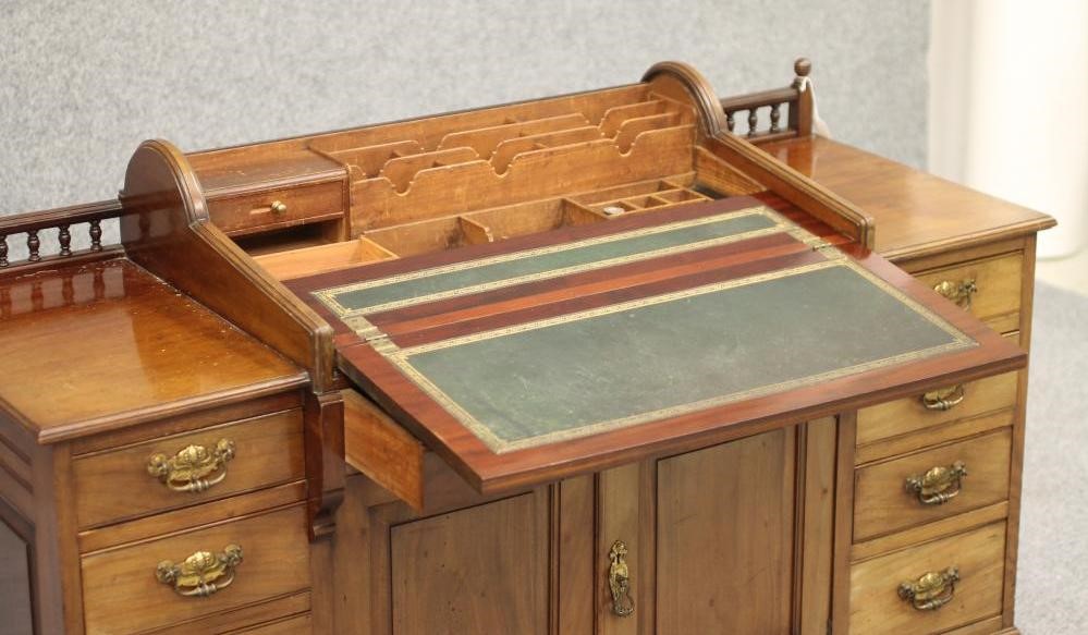 A MAHOGANY "BRADFORD DESK LIBRARY VERSION" Image