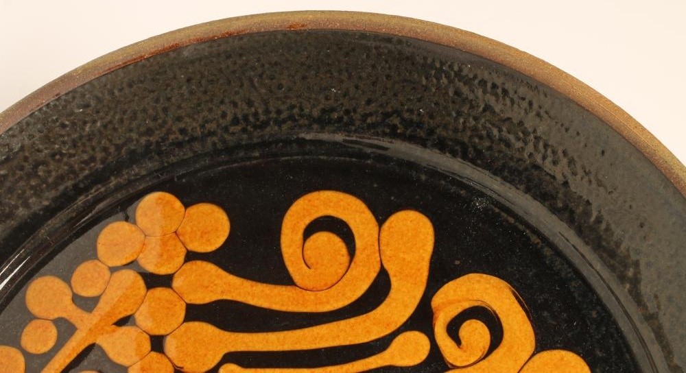 A COXWOLD STUDIO STONEWARE PLATTER Image