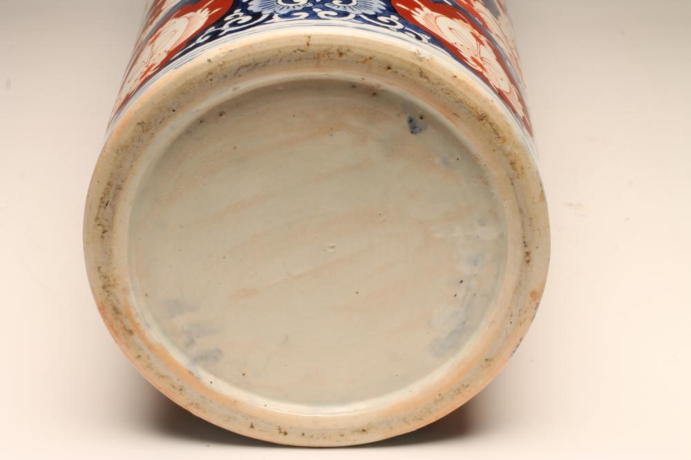 AN IMARI PORCELAIN STICK STAND Image