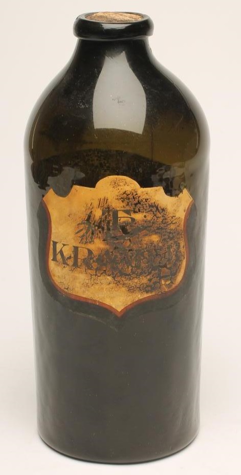 A DARK GREEN GLASS APOTHECARY BOTTLE Image