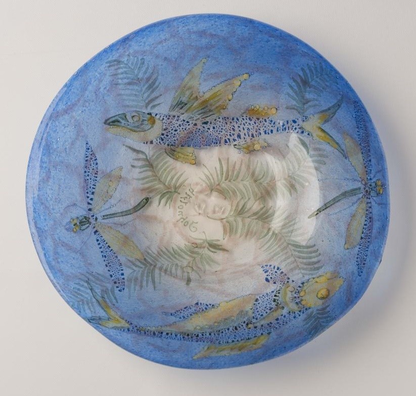 A JOHNOLYTH SHADED BLUE SODA GLASS DISH of circular form inset with two fish and a pair of Image
