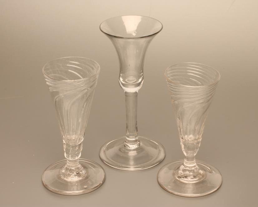 A PAIR OF GEORGIAN GLASS ALE FLUTES Image
