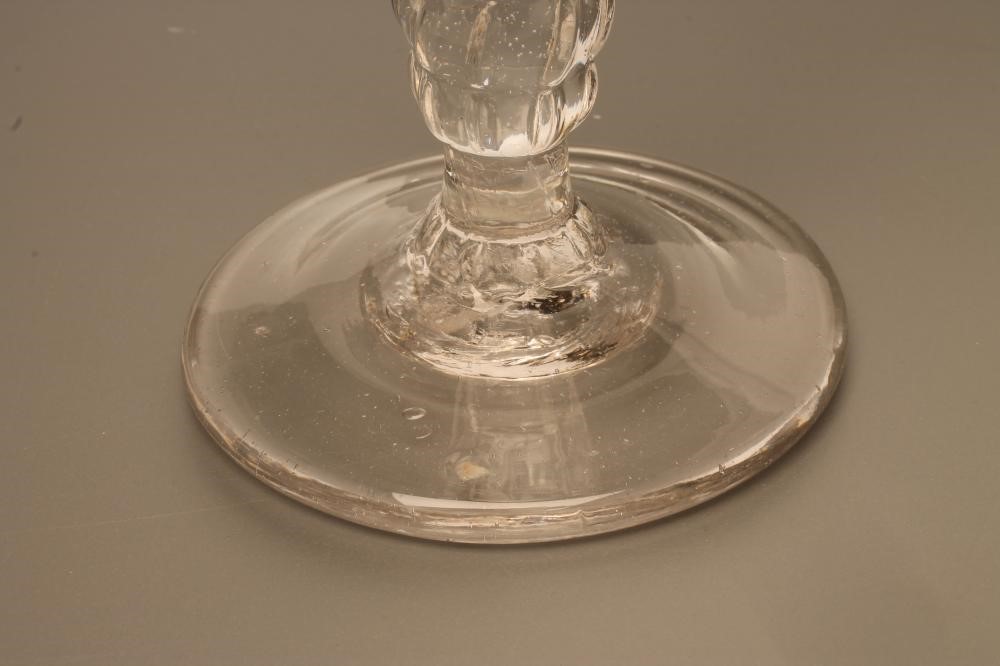 A PAIR OF GEORGIAN GLASS ALE FLUTES Image