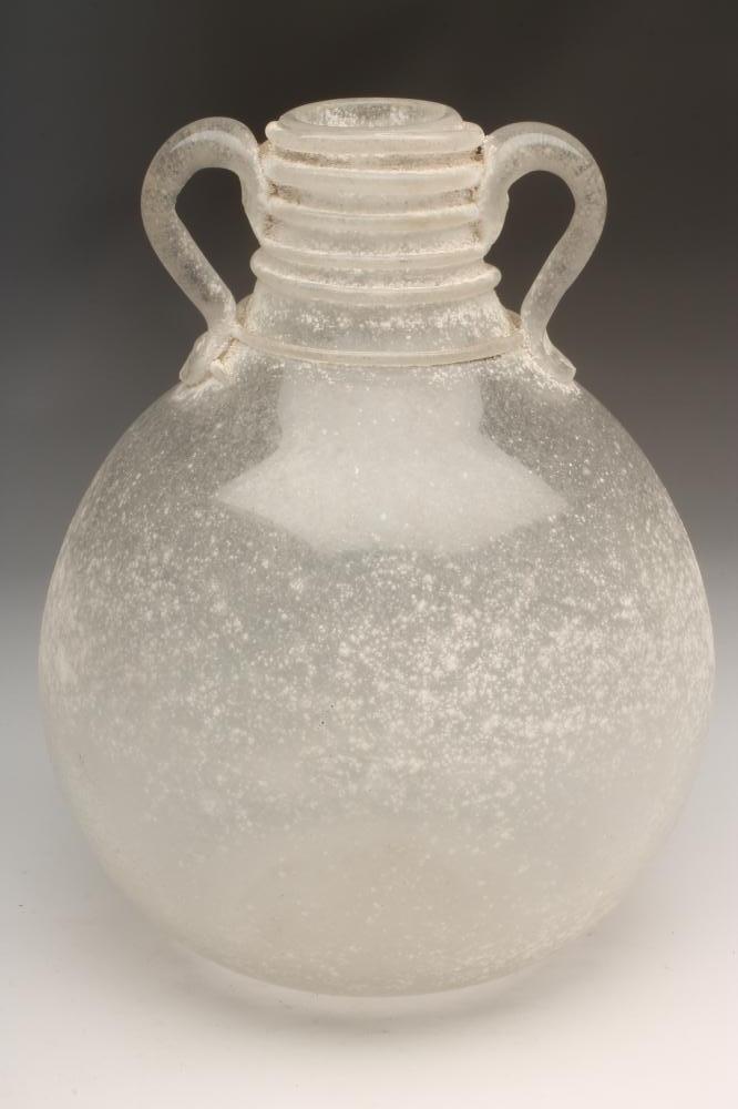 A SEGUSO VETRI D'ARTE WHITE SCAVO GLASS ROMANESQUE STYLE VASE Image