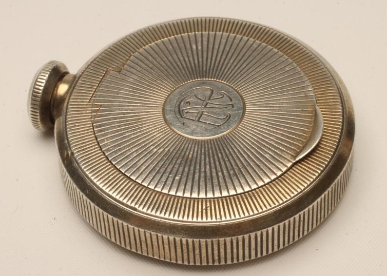 A FRENCH ART DECO COMPACT/SCENT FLASK Image