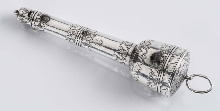 A CHARLES II SILVER THIMBLE/NEEDLE CASE Image