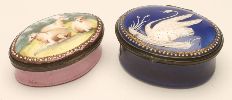 AN ENGLISH ENAMEL PATCH BOX Image
