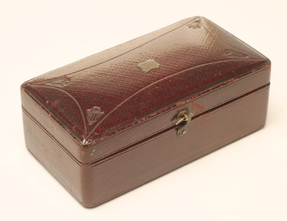 A LADY'S EARLY VICTORIAN SEWING COMPANION Image