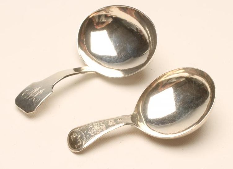 A GEORGE III SILVER CADDY SPOON Image