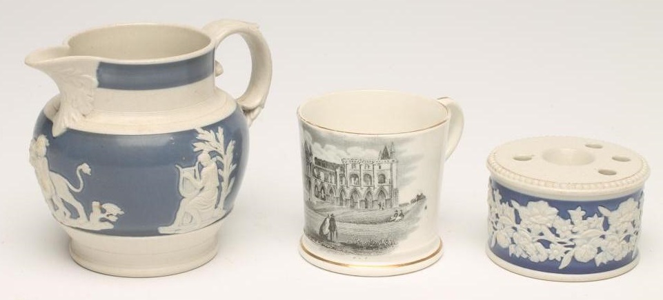 A SMEAR GLAZED STONEWARE INKWELL Image