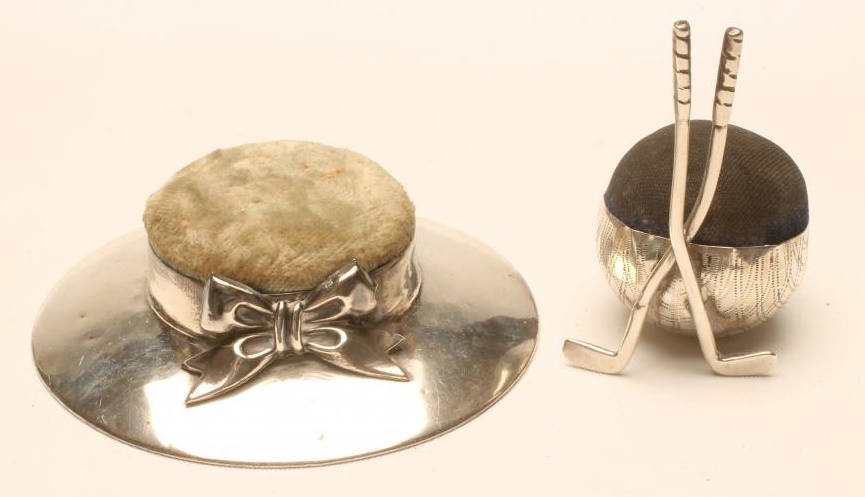 AN EDWARDIAN SILVER NOVELTY HAT PIN CUSHION Image