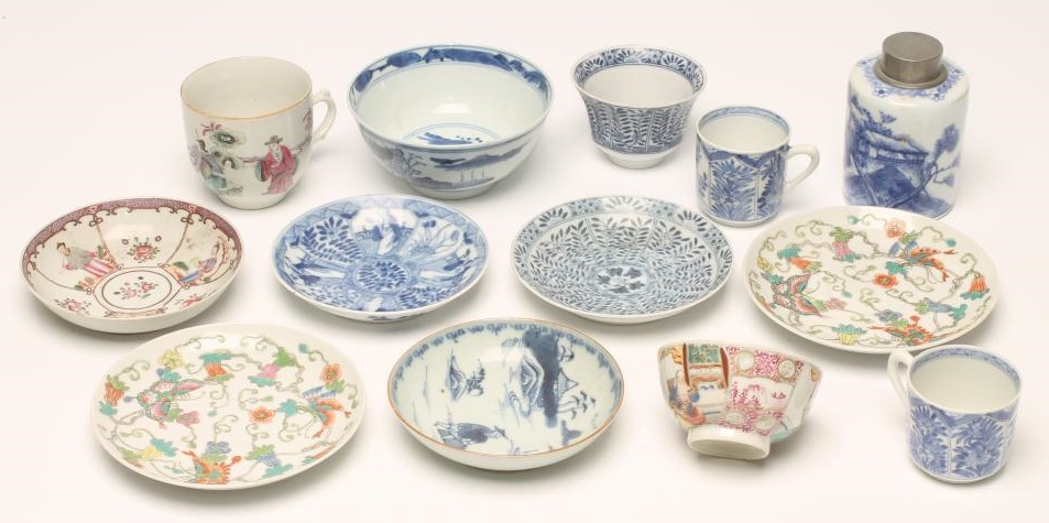 A COLLECTION OF CHINESE PORCELAIN TEA WARES Image