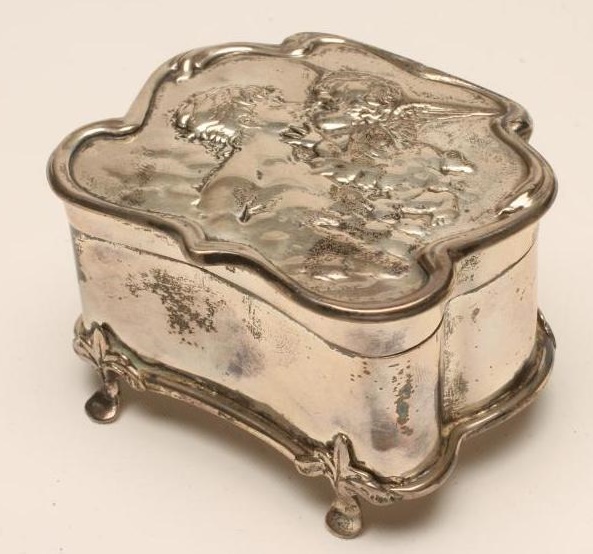 A LATE VICTORIAN SILVER DRESSING TABLE BOX Image