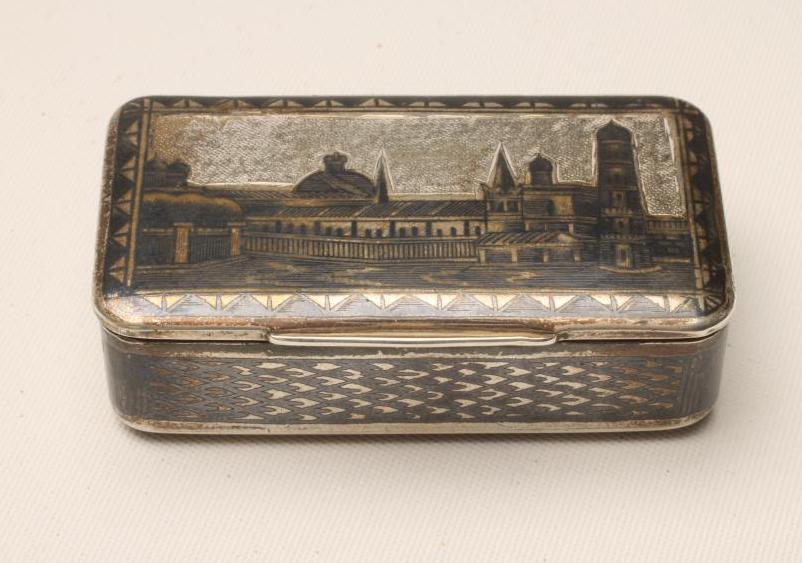 A RUSSIAN SILVER SNUFF BOX Image