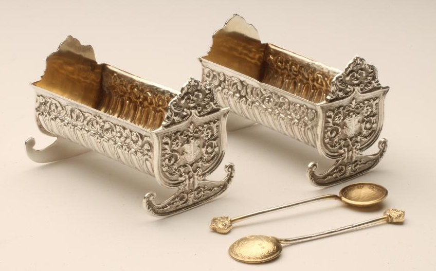 A PAIR OF LATE VICTORIAN NOVELTY SILVER SALTS Image