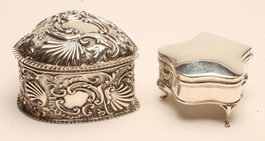 A LATE VICTORIAN SILVER DRESSING TABLE BOX Image