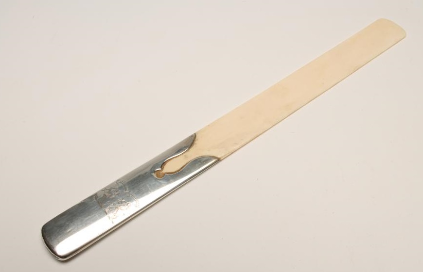 A LATE VICTORIAN SILVER MOUNTED IVORY PAGE TURNER Image